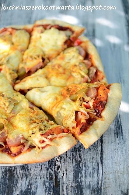 Pizza wiejska na cieście od Chleb na zdrowie