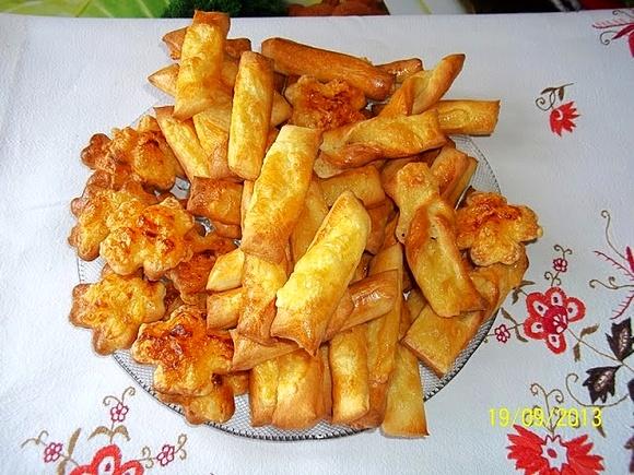 Ciasteczka pizzowe z serem i jajkiem