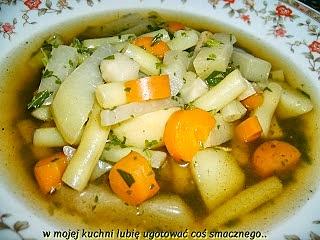 Zupa fasolkowa z kalarepką na rosole