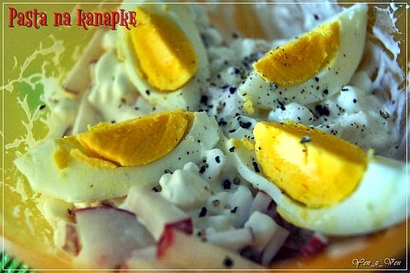 Pasta z serkiem i rybą na śniadanie
