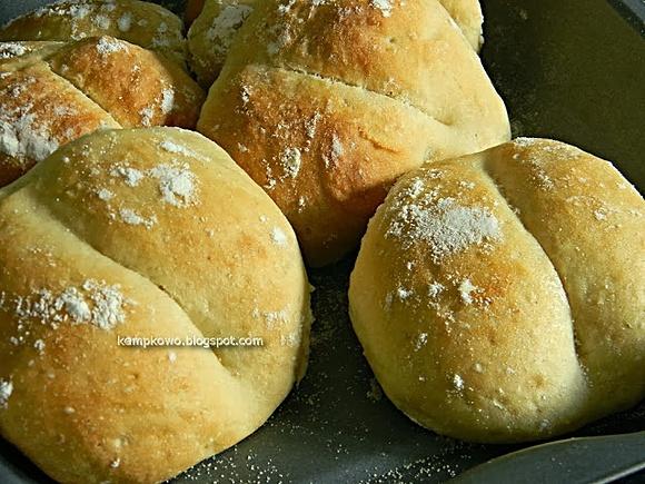 Bułki z przedziałkiem - przepis na chrupiące, puszyste bułki jak z piekarni
