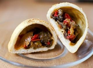Mini calzone z pieczonymi warzywami