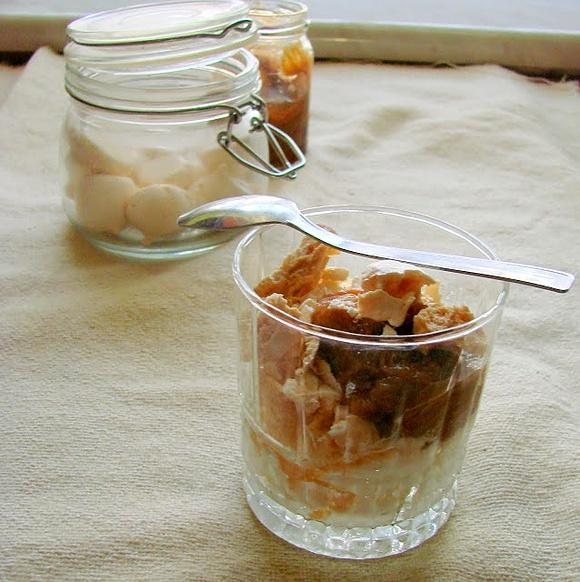 Rabarbarowy fool albo Eton mess - jesienne desery słodkie
