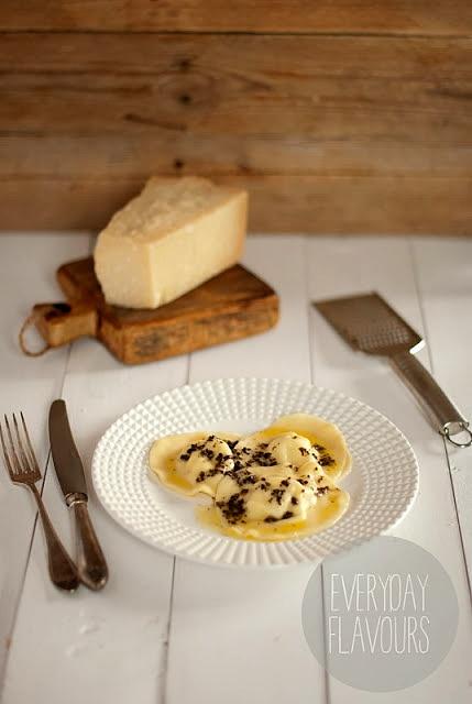 Ravioli z ricottą w sosie truflowym