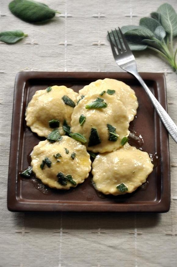 Ravioli z krabem i ricottą