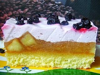 Szarlotka na biszkopcie z leśną piankową kołderką