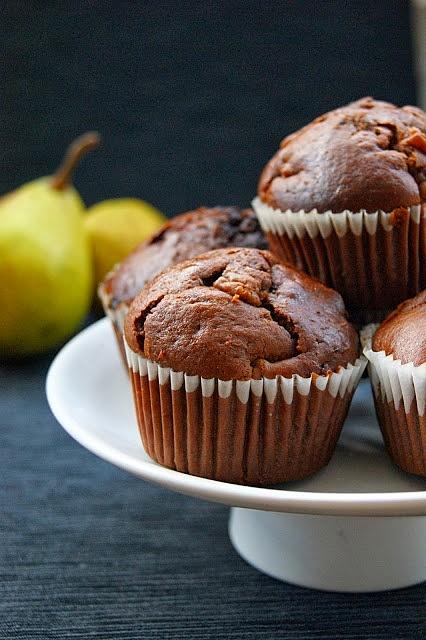 Czekoladowe muffinki z gruszką