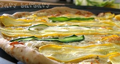 Biała pizza z cukinią