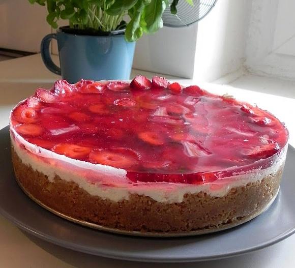 Letni torcik na ciastkach Digestive bez pieczenia