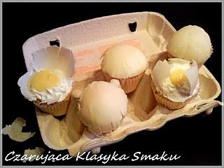 Rumowe muffinki z kremem śmietankowym i lemon curd