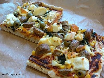 Domowa pizza na chrupiącym spodzie