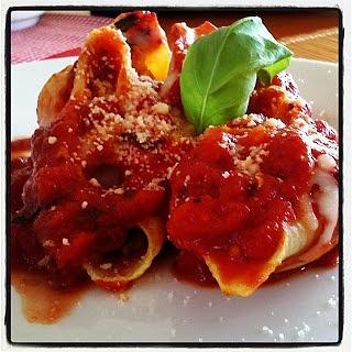 Conchiglie muszle nadziewane mięsem i cukinią