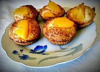 Muffiny z brzoskwiniami