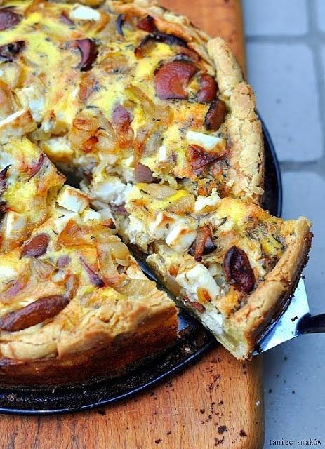 Quiche z grzybami, cebulą i kozim serem