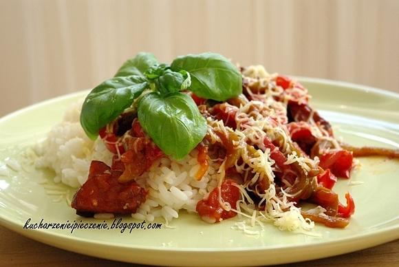 Kiełbasa z kolorową papryką