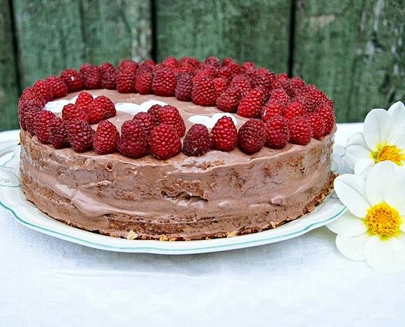 Torcik z malinami i mascarpone