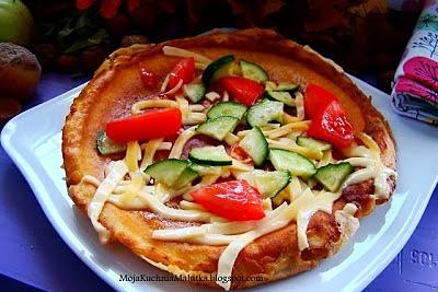 Śniadaniowy omlet z serem i warzywami