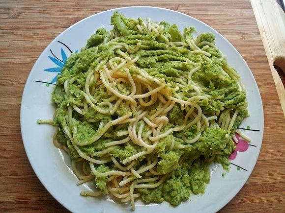 Puree z brokuła z makaronem