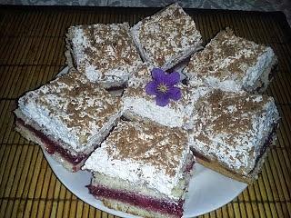 Pychotka ciasto z biszkoptem, śmietaną i galaretką