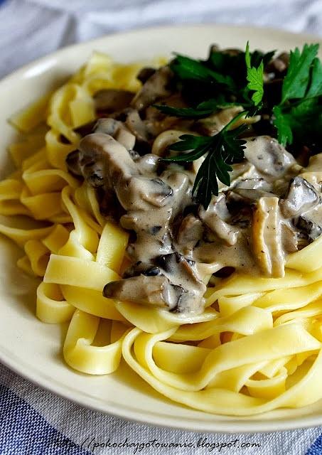 Makaron po francusku z pieczarkami i serem camembert