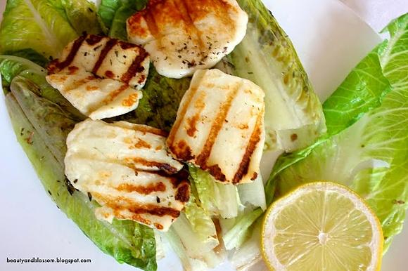 Sałatka z grillowanym serem halloumi
