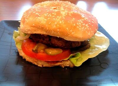 Hamburger domowy przepis na smakowitego burgera