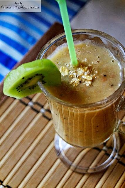 Poranny owocowo-owsiany smoothie