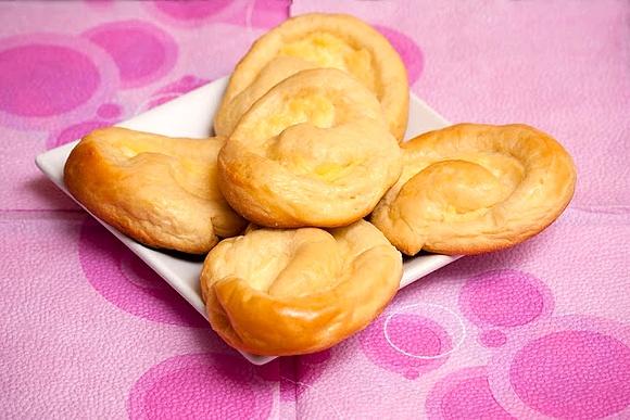 Drożdżowe ślimaczki z budyniem