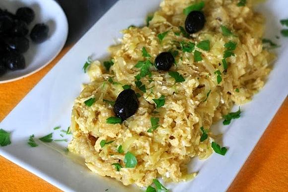 Bacalhau à Brás portugalski sposób na dorsza