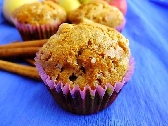 Cynamonowe muffiny z jabłkami