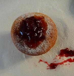 Sernikowe babeczki z konfiturą - przepis na szybkie muffiny