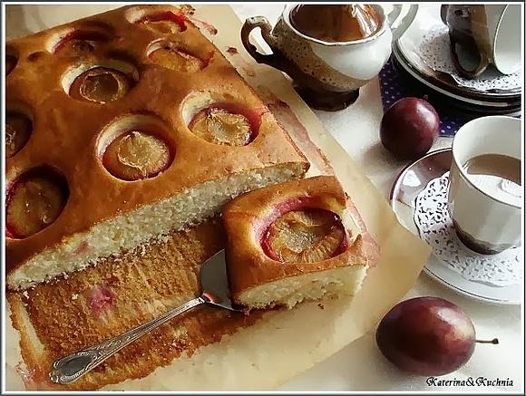 Ciasto maślankowe ze śliwkami
