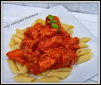 Kurczak tikka masala - przepis na soczyste mięso i aromatyczny sos pomidorowo-jogurtowy