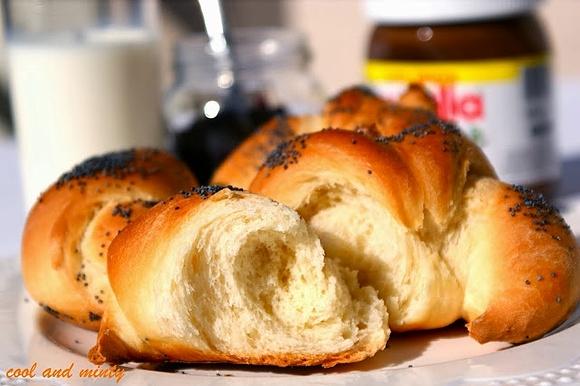 Drożdżowe rogaliki śniadaniowe