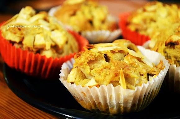Muffinki migdałowe z jabłkami