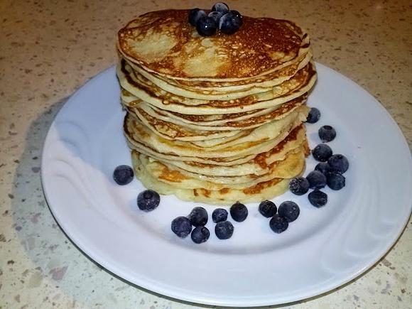 Pancakes z sosem jagodowym