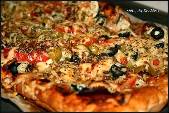 Pizza prowansalska z warzywami i ziołami na francuskim cieście