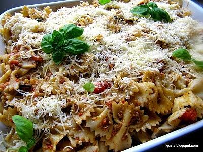 Kokardki z pomidorowym pesto