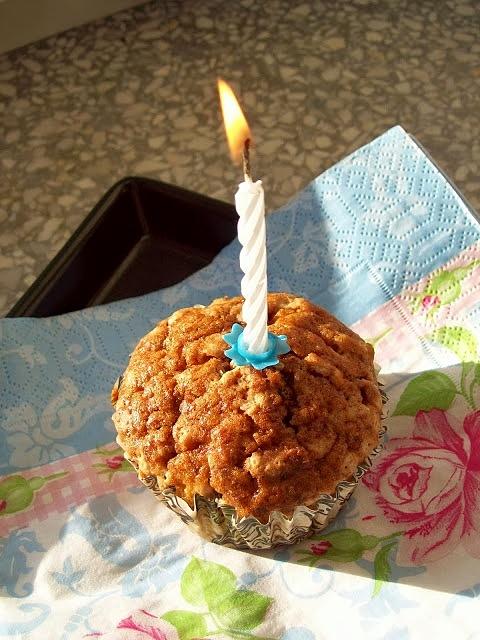 Urodzinowe muffinki z dynią, orzechami i daktylami