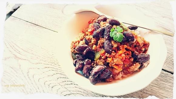 Chili con carne z cynamonem, kminem i fasolą