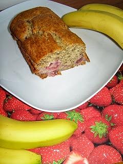 Bananowo-truskawkowe ciasto sezonowe