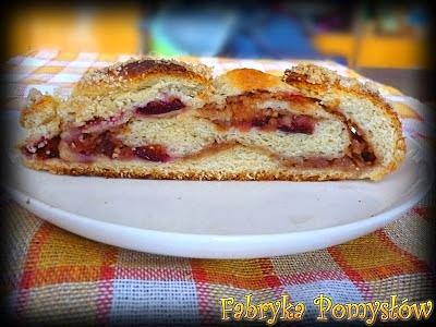 Zawijaniec drożdżowy ze śliwkami i jabłkami