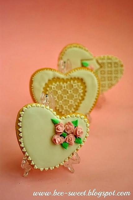 Romantyczne serca zdobione royal icing