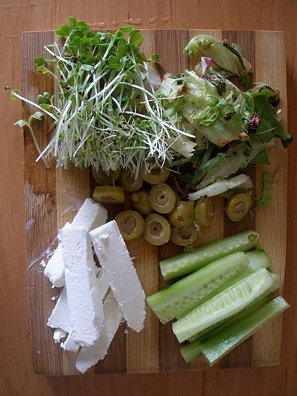 Tortilla z resztek sałatki greckiej insight