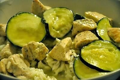 Zielone curry z kurczakiem i cukinią