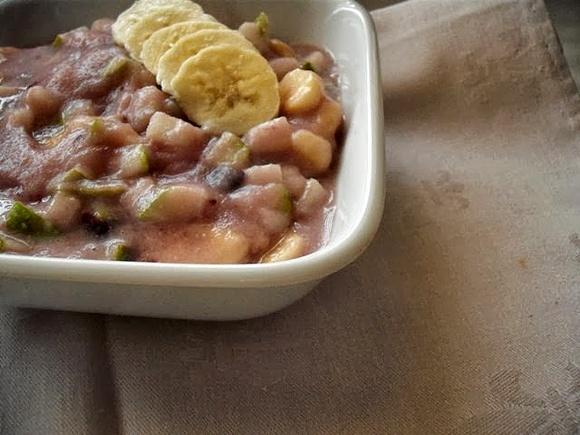 Manna na syropie truskawkowym z gruszką i bananem - kurczak znany nienudzący się