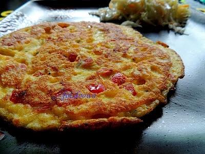 Hiszpański omlet z serem i papryką