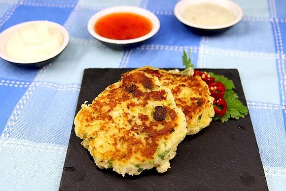 Fishcakes z ziemniakami rybą i cebulą