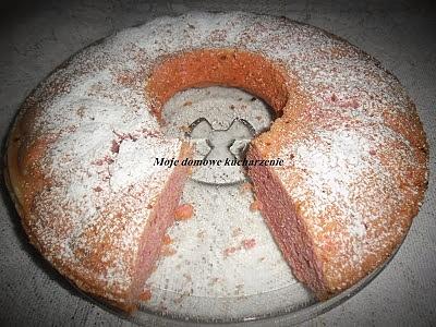 Babka z kisieli truskawkowego