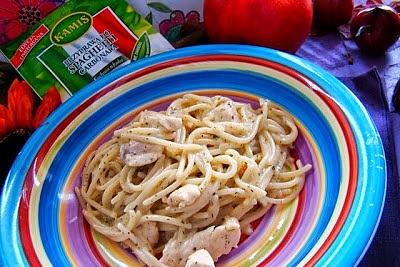 Spaghetti ala carbonara z piersią kurczaka